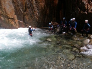 Gouter aux plaisirs du Canyoning dans les Pyrenees